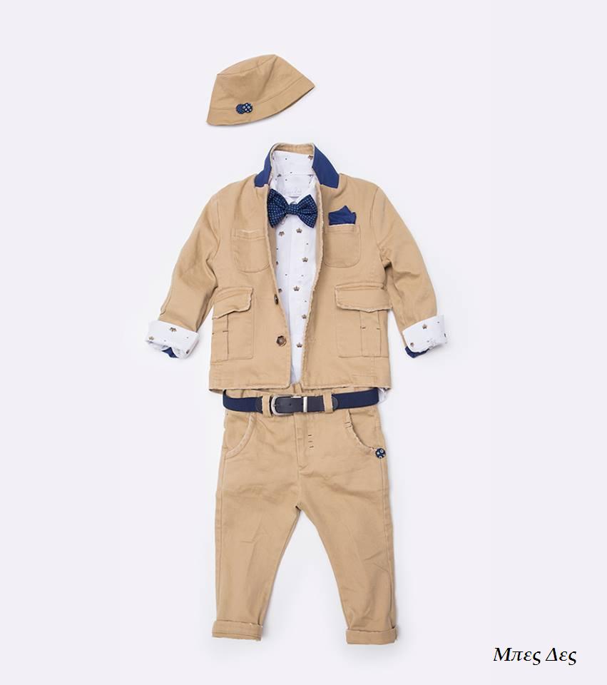 Κοστούμι 5 τεμαχίων που περιλαμβάνει σακάκι και παντελόνι μπεζ με μπλε λεπτομέρειες, πουκάμισο λευκό με πρωτότυπο σχέδιο, μπλε ζώνη και καρό μπλε παπιγιόν. Συνδυάστε το με μοντέρνο καπέλο από τη συλλογή μας. - BUR500401