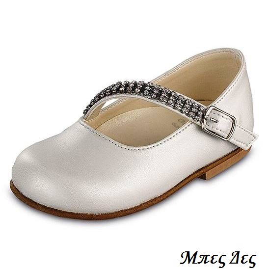 Παιδικό παπούτσι βάπτισης για το κοριτσάκι σας της εταιρίας Gorgino, σε λευκό χρώμα, κατασκευασμένο από τεχνόδερμα καλής ποιότητα, με λουράκι με strass.. Διαθέσιμα χρώματα εκρου, λευκο, ροζ. Νο 19-27.